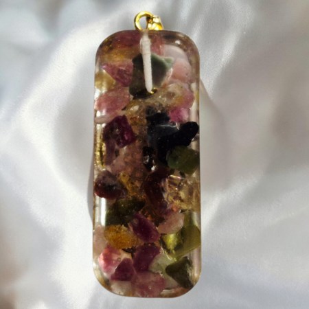 pendentif orgonite tourmaline multicolore fleur de vie
